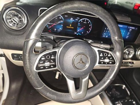 Used 2021 Mercedes-Benz GLB 250 w/ Premium Package image 7