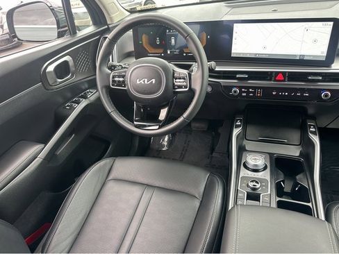 Certified 2025 Kia Sorento EX image 12