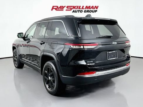 Used 2024 Jeep Grand Cherokee Limited AWD/4WD image 5