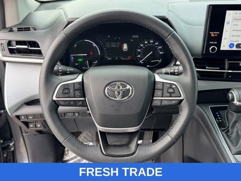 Used 2025 Toyota Sienna XLE image 26