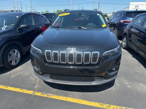 Used 2019 Jeep Cherokee Latitude Plus w/ Cold Weather Group AWD/4WD image 6