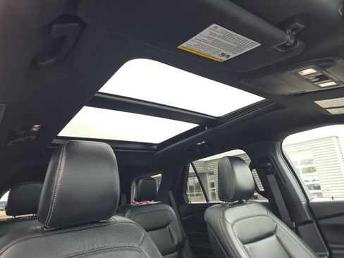 Used 2020 Ford Explorer XLT w/ Equipment Group 202A image 11