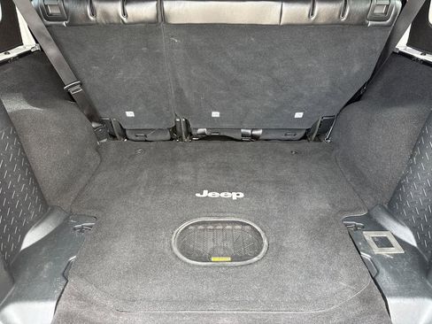 Used 2016 Jeep Wrangler Unlimited Rubicon AWD/4WD image 11