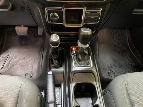 Used 2022 Jeep Gladiator Sport AWD/4WD image 43