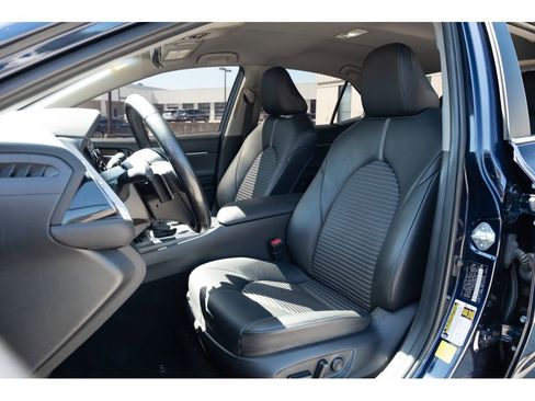 Used 2022 Toyota Camry SE image 12