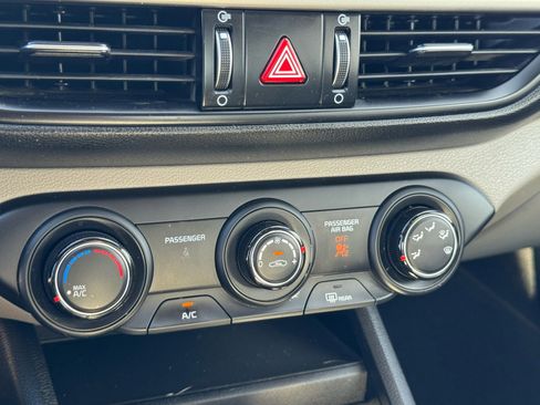 Used 2021 Kia Forte LXS image 29