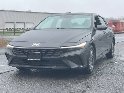 Used 2024 Hyundai Elantra Blue FWD image 2