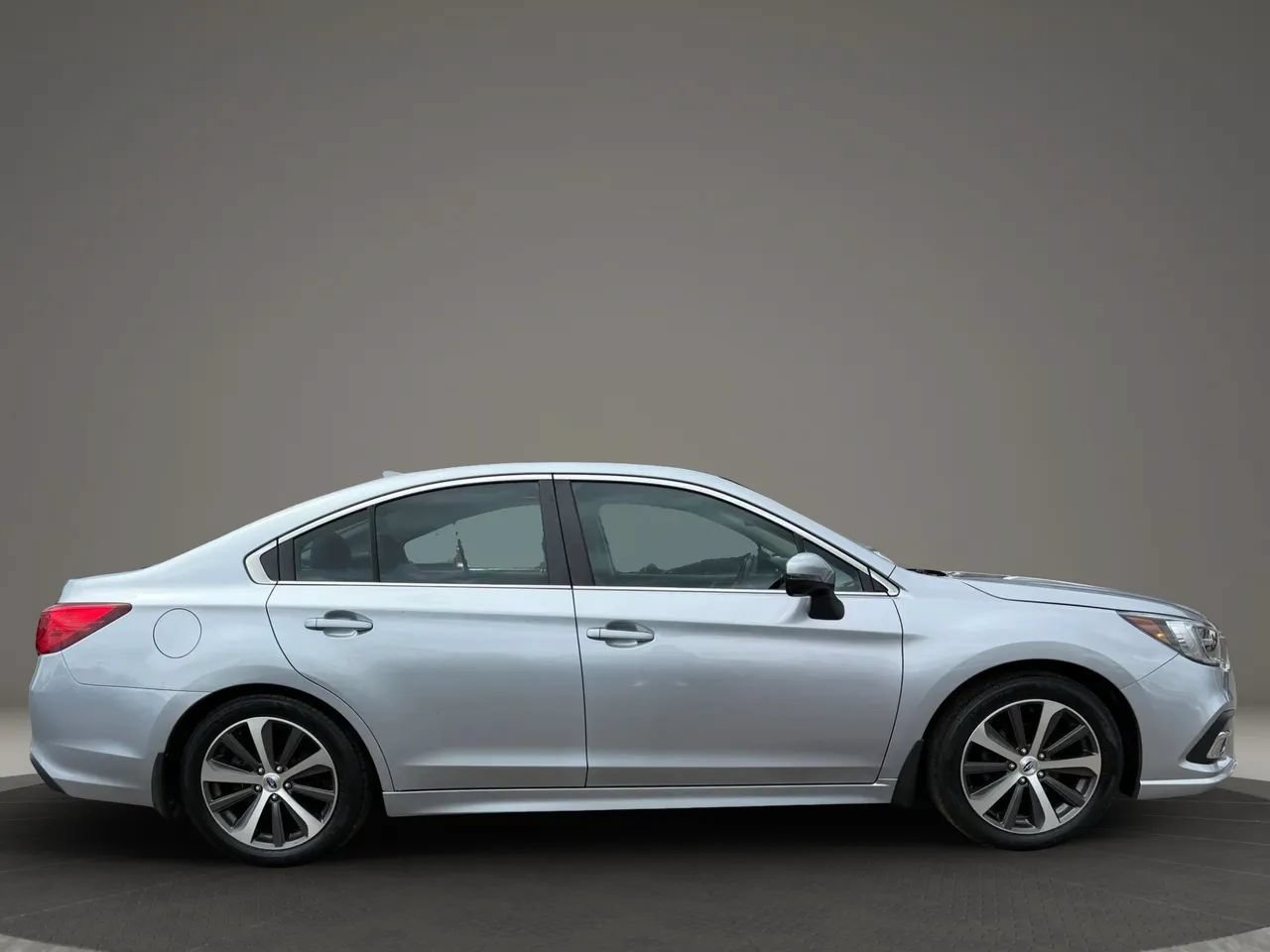 Used 2019 Subaru Legacy 2.5i Limited AWD/4WD image 3