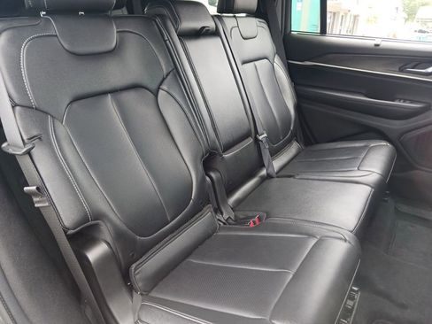 Used 2024 Jeep Grand Cherokee L Limited w/ Luxury Tech Group II RWD image 19