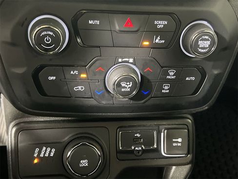 Used 2023 Jeep Renegade Latitude image 16