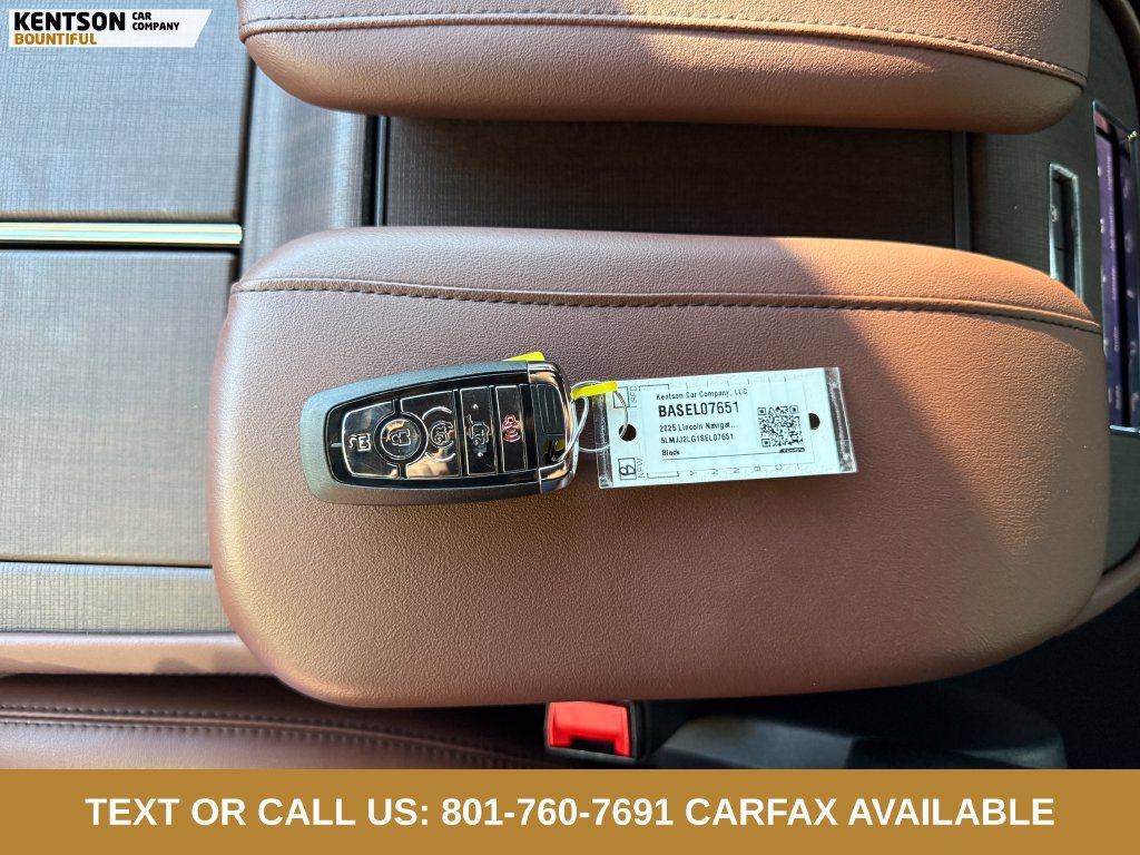 Used 2025 Lincoln Navigator Reserve AWD/4WD image 34