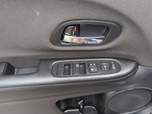 Certified 2022 Honda HR-V LX image 17
