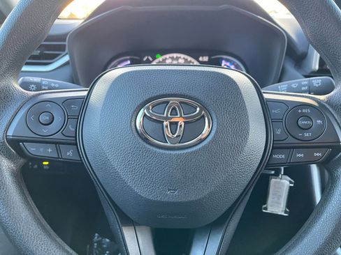 Used 2025 Toyota RAV4 LE image 27