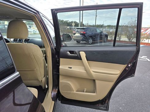 Used 2013 Toyota Highlander Base image 13