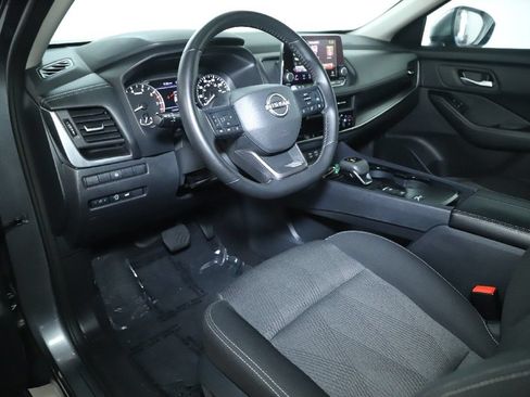 Certified 2025 Nissan Rogue SV FWD image 17