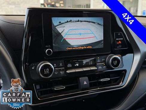 Used 2024 Toyota Highlander XLE FWD image 7