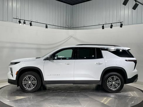 Used 2025 Chevrolet Traverse LT AWD/4WD image 16