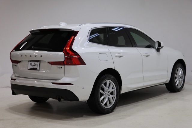 Used 2018 Volvo XC60 T5 Momentum w/ Vision Package AWD/4WD image 4