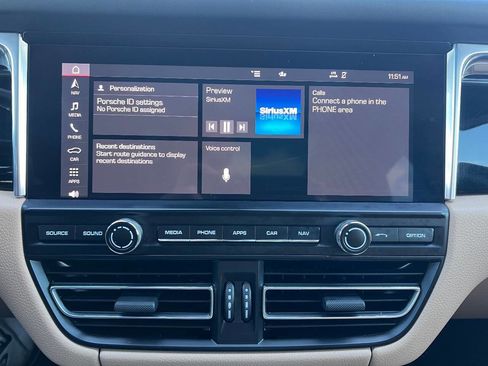 Used 2021 Porsche Macan image 27