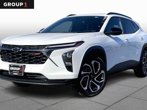 Used 2025 Chevrolet Trax RS w/ Sunroof Package image 1