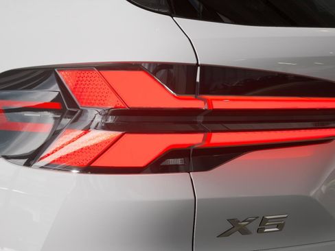 New 2025 BMW X5 xDrive40i w/ M Sport Package image 8