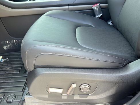 New 2026 Kia Carnival EX FWD image 18