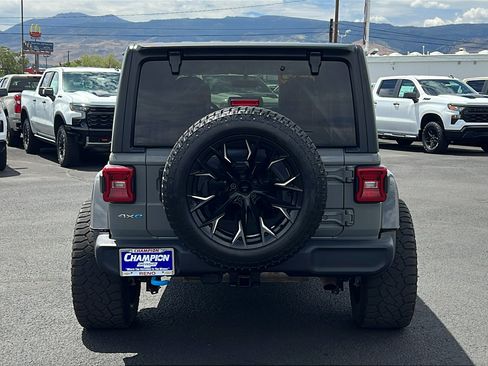 Used 2023 Jeep Wrangler Unlimited Sahara AWD/4WD image 6