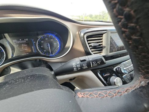Used 2019 Chrysler Pacifica Touring-L FWD image 35
