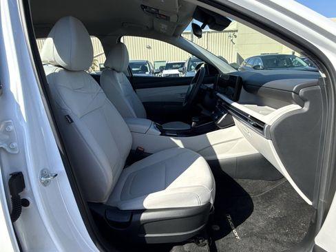 Used 2025 Hyundai Tucson SE FWD image 25