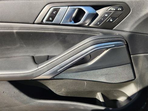 Used 2022 BMW X6 xDrive40i w/ M Sport Package image 22