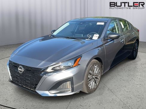 Used 2024 Nissan Altima 2.5 SV FWD image 2