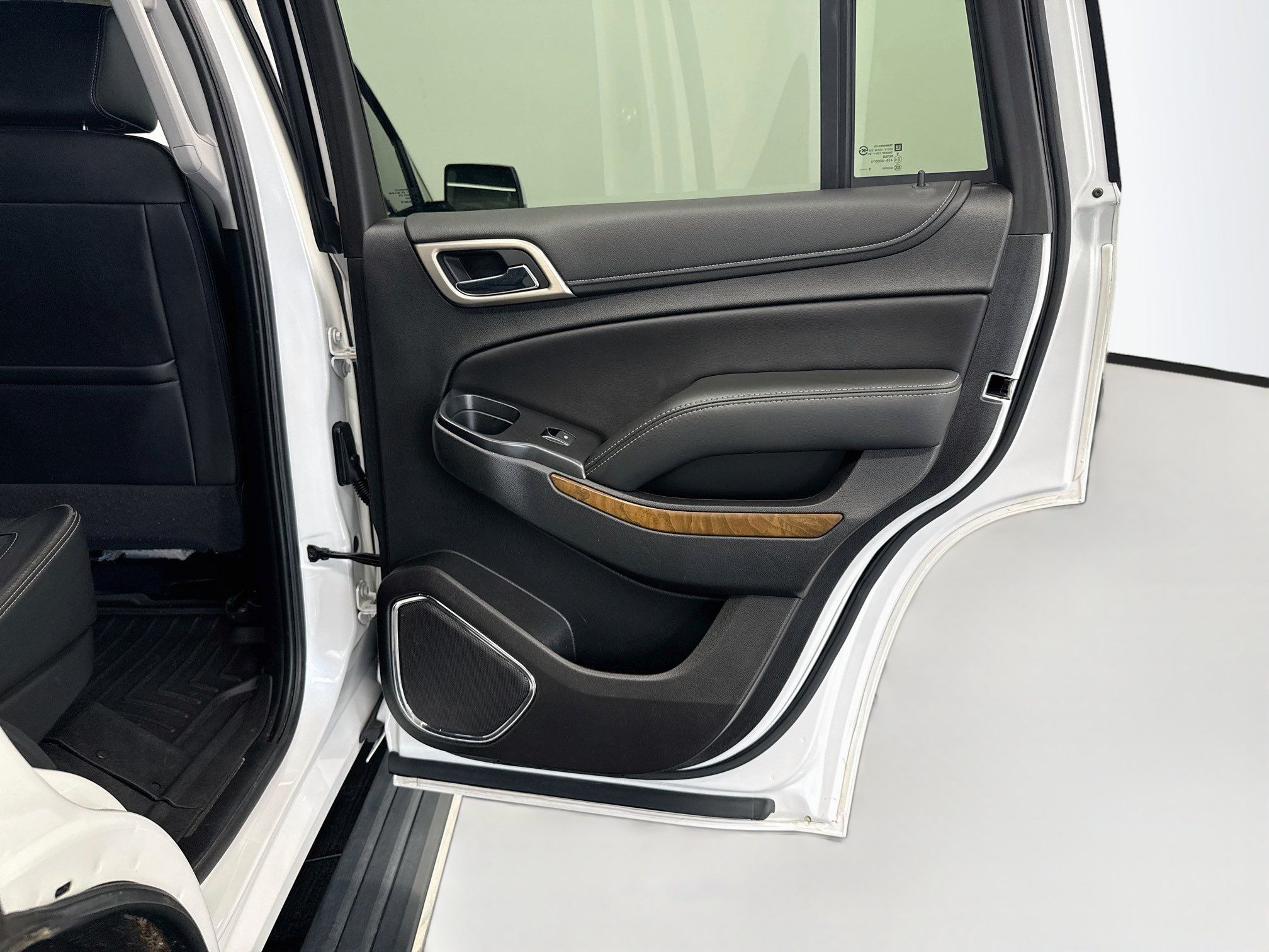 Used 2020 GMC Yukon Denali w/ Denali Premium Package RWD image 34