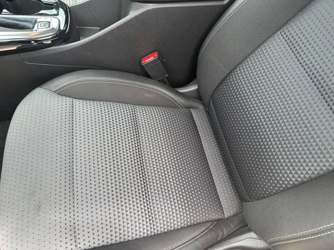 Used 2025 Chevrolet Trax LT FWD image 5