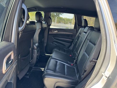 Used 2017 Jeep Grand Cherokee Limited image 12