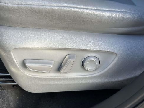 Used 2021 Toyota Highlander XLE image 13