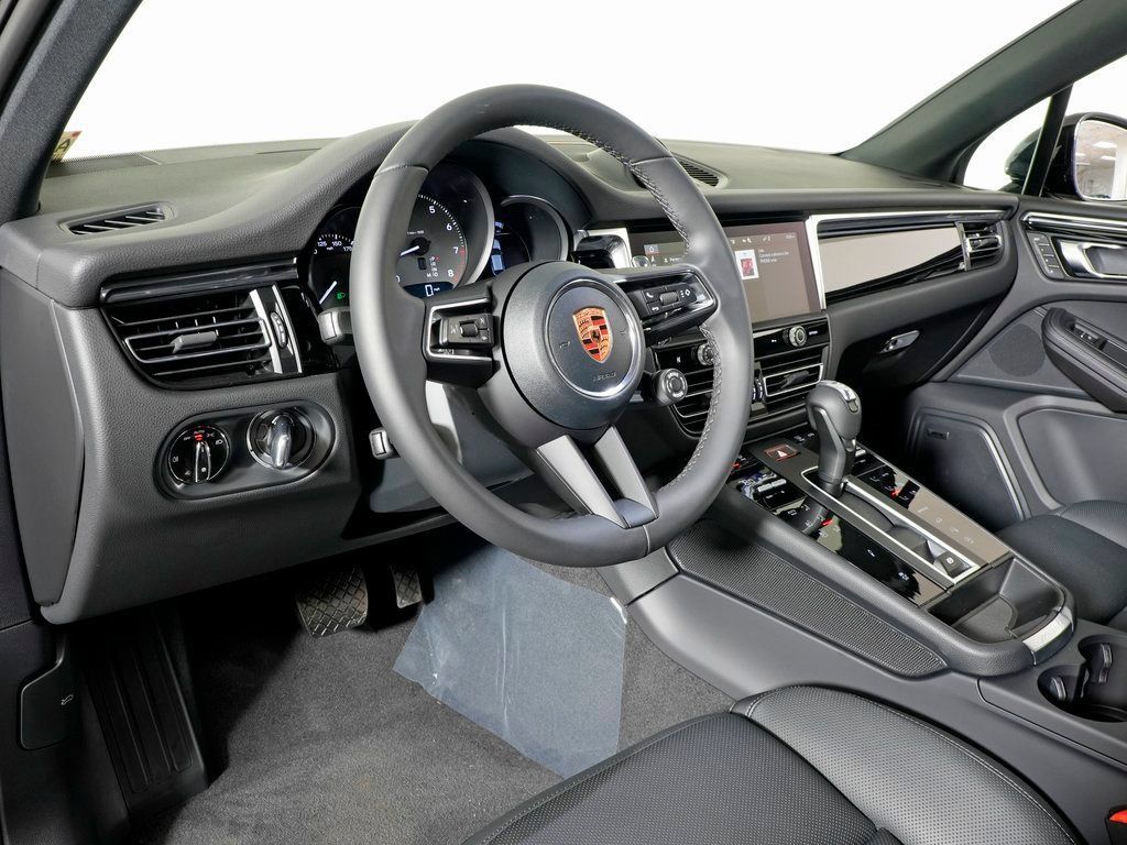 Certified 2026 Porsche Macan S AWD/4WD image 4