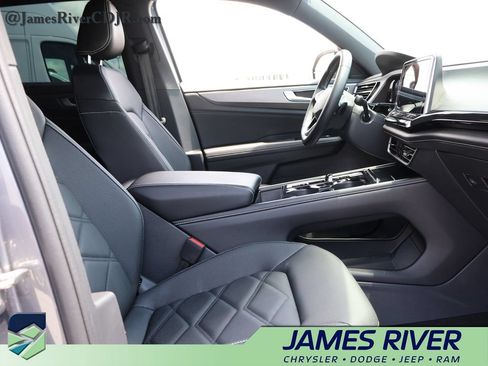 Used 2024 Volkswagen Atlas Cross Sport SE FWD image 9