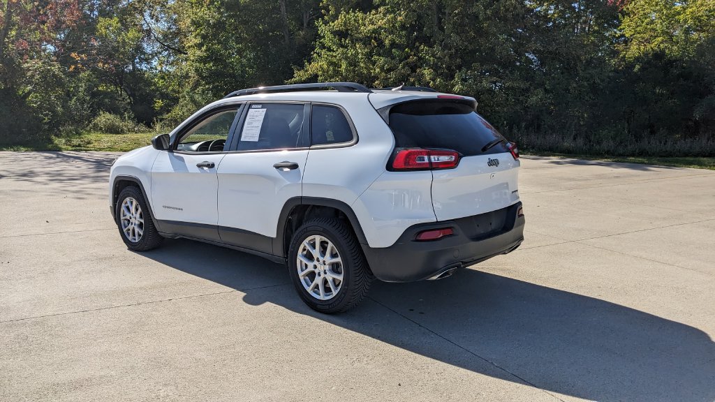 Used 2016 Jeep Cherokee Sport FWD image 5