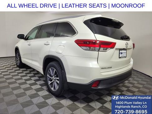 Used 2018 Toyota Highlander XLE image 3