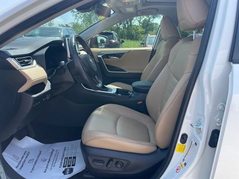 Used 2019 Toyota RAV4 Limited w/ Cold Weather Package FWD image 19