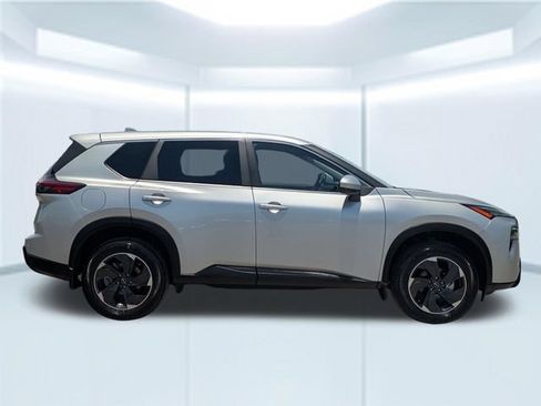 Used 2024 Nissan Rogue SV AWD/4WD image 7