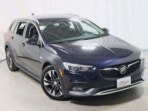 Used 2018 Buick Regal Preferred w/ Sights and Sounds Package AWD/4WD image 6