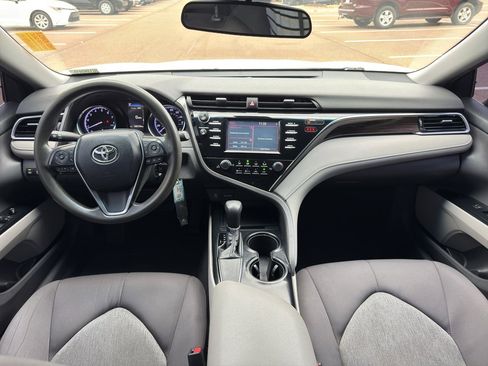 Used 2018 Toyota Camry LE image 16