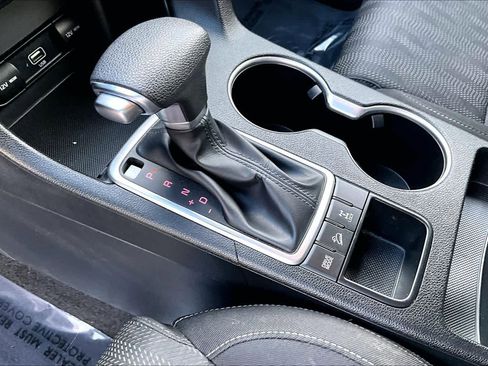 Used 2020 Kia Sportage LX image 16