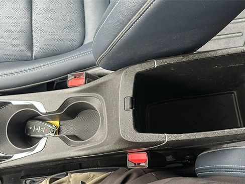 Used 2022 Chevrolet Bolt EUV LT w/ Convenience Package image 23