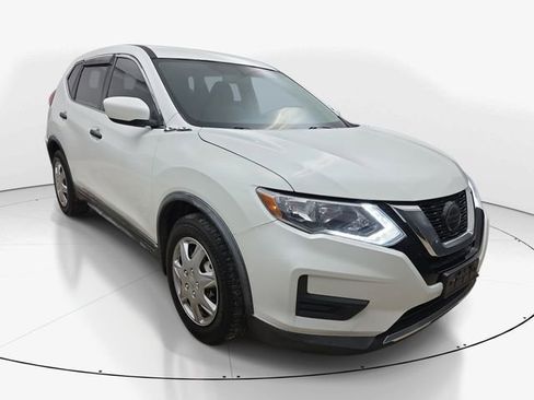Used 2018 Nissan Rogue S FWD image 2