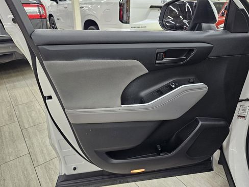 Used 2023 Toyota Highlander LE image 38