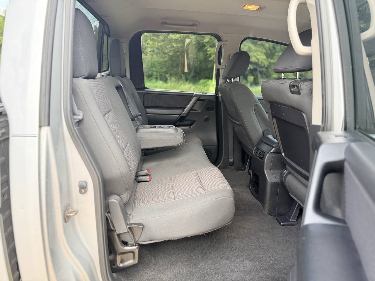 Used 2012 Nissan Titan SV w/ SV Value Truck Pkg RWD image 17
