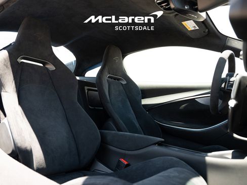 Used 2023 McLaren Artura RWD image 12