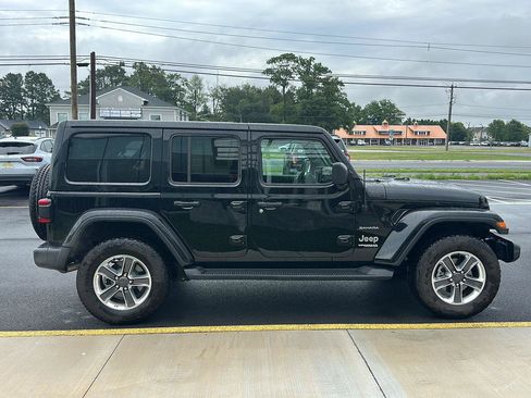 Used 2021 Jeep Wrangler Unlimited Sahara AWD/4WD image 4
